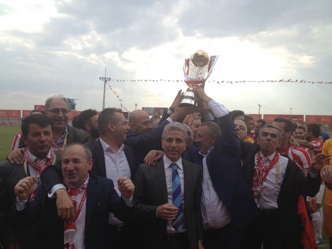Ümraniyespor, şampiyonluk kupasını aldı