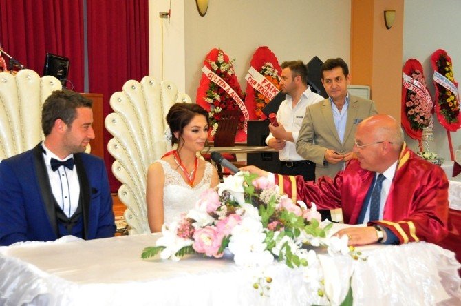 Başkan Eşkinat Gülçin-emrah Çiftinin Nikahını Kıydı
