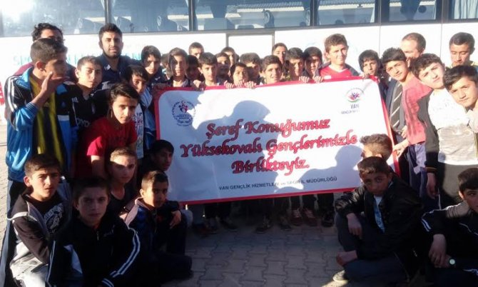 Yüksekovalı gençler Van’da Dostluk Futbol Turnuvası'na katıldı