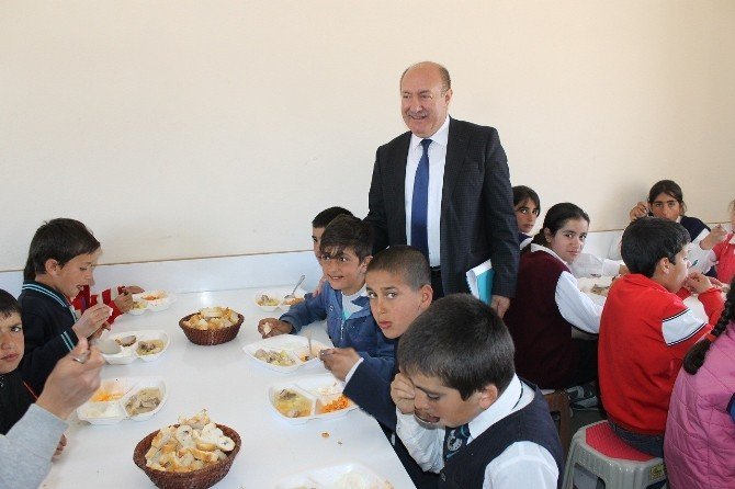 Varto Mem Müdürü Tetkiner, Taşımalı Eğitim Gören Öğrencilerin Yemeklerini Denetledi