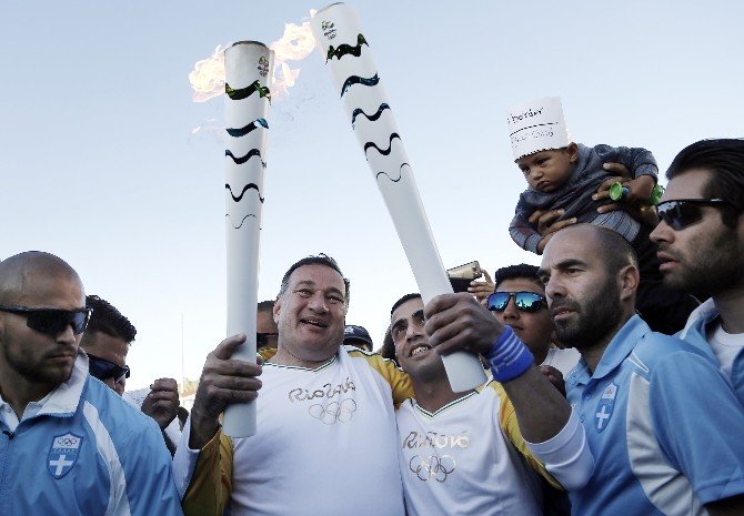 Olimpiyat Meşalesini Mülteci Taşıdı