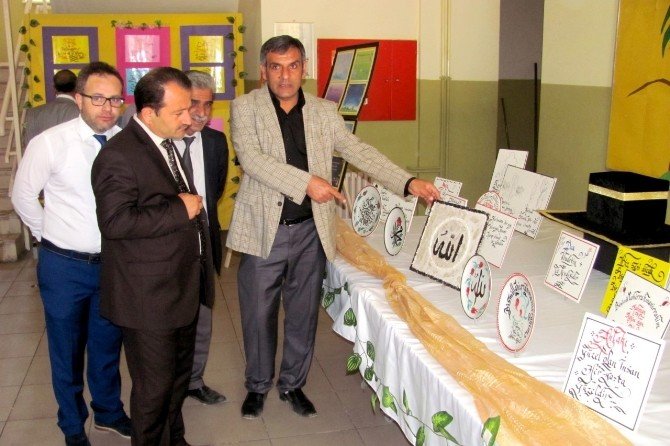 Lise Öğrencileri, Okullarında Kaligrafi Ve Ebru Sanatı Sergisini Görücüye Çıkardı
