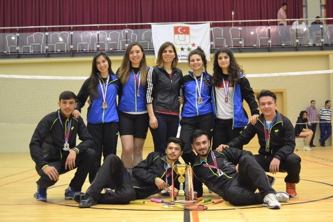Uşak Üniversitesi Badminton Takımı 1. Lig’e Yükseldi