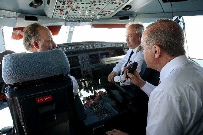 Cumhurbaşkanı, Erdoğan Kokpitte Dünya Pilotlar Gününü Kutladı