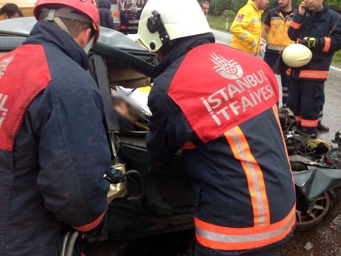 Çatalca’da Otomobil İle Harfiyat Kamyonu Çarpıştı: 2 Ölü