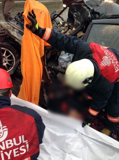 Çatalca’da Otomobil İle Harfiyat Kamyonu Çarpıştı: 2 Ölü