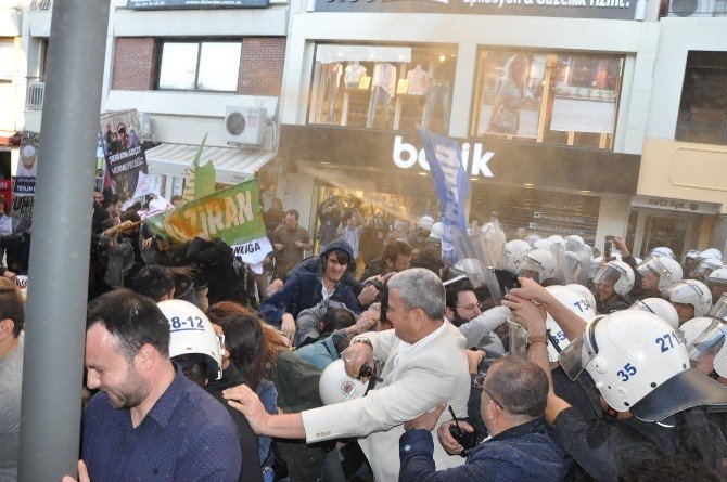 İzmir’de Laiklik Eyleminde Polise Saldıran Gruba Müdahale