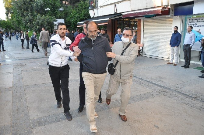 İzmir’de Laiklik Eyleminde Polise Saldıran Gruba Müdahale