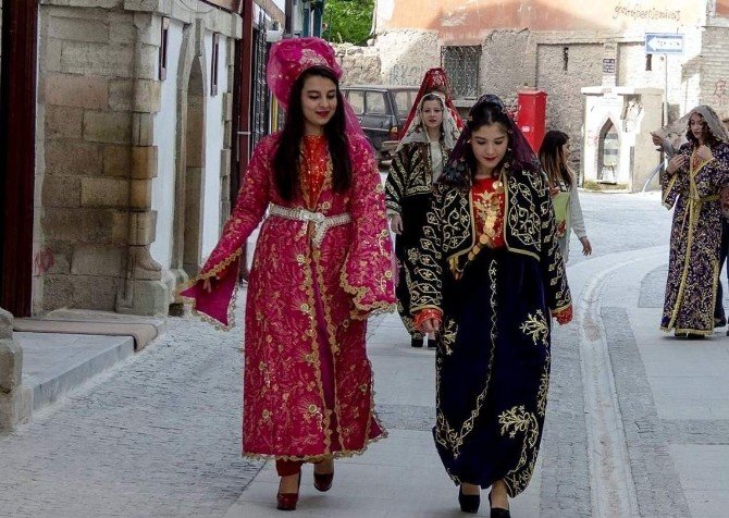 Kütahya’da Çeyiz Sandıkları Açıldı