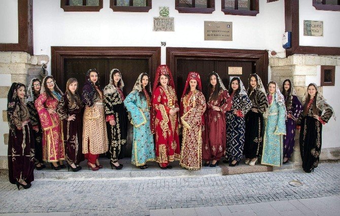 Kütahya’da Çeyiz Sandıkları Açıldı