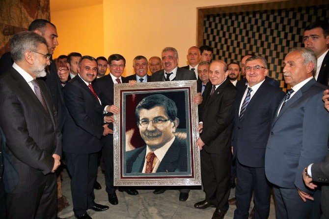 AK Parti Kayseri Milletvekili Sami Dedeoğlu Ve Beraberindeki Heyet Başbakan Ahmet Davutoğlu Tarafından Kabul Edildi