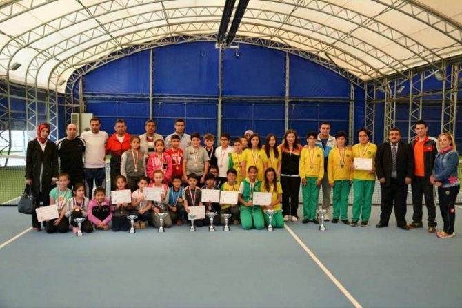 Kırşehir’de Küçükler Tenis Turnuvası sona erdi