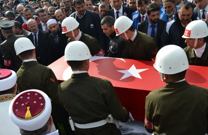 Mardin Şehidi Yılmaz'ın cenaze namazı yağmur altında kılındı