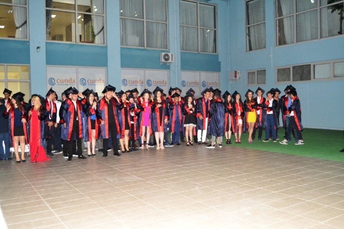 Ayvalık’ta Cunda Mesleki Teknik Anadolu Lisesinde Mezuniyet Coşkusu
