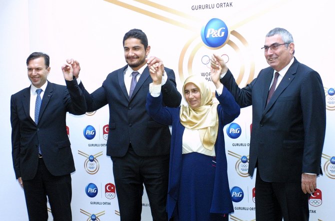 Milli güreşçi Taha Akgül, 2016 Rio Olimpiyatları'na annesiyle gidecek