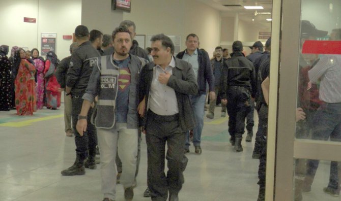 Şanlıurfa'da gözaltına alınan 32 kişi sağlık kontrolünden geçirildi
