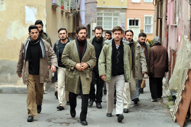 TRT'de 68 kuşağını anlatan Sevda Kuşun Kanadı'nda dizisi başlıyor