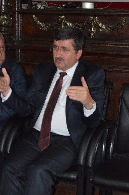 Trabzon Valisi Öz, Maçtaki Güvenlik Zafiyeti İddialarına İlişkin İnceleme Başlattıklarını Açıkladı