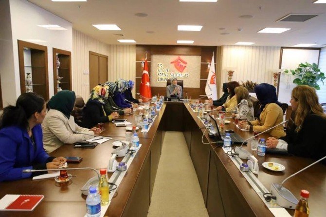 AK Parti Kadın Kolları’ndan Bakan Ramazanoğlu’na Ziyaret