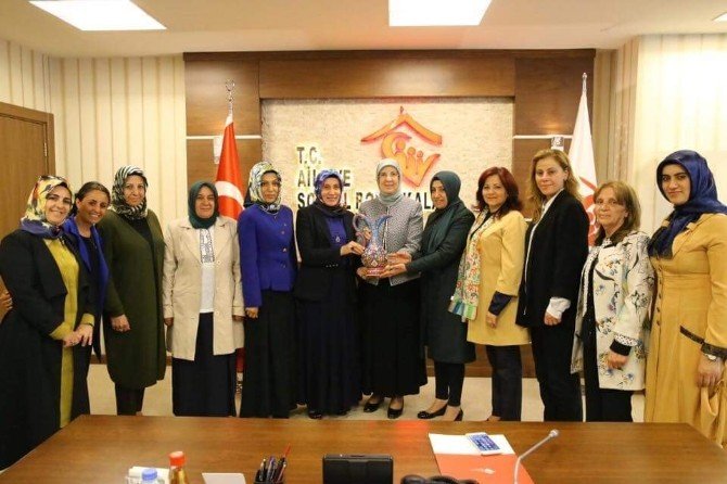 AK Partili Kadınlardan Bakan Ramazanoğlu’na Ziyaret