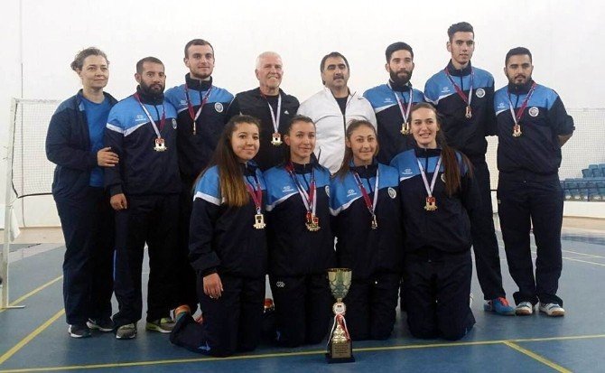 Erzincan Üniversitesi Badminton Takımı Türkiye Şampiyonu Oldu