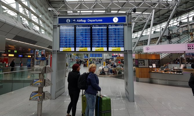 Almanya'da binlerce yolcu grev mağduru