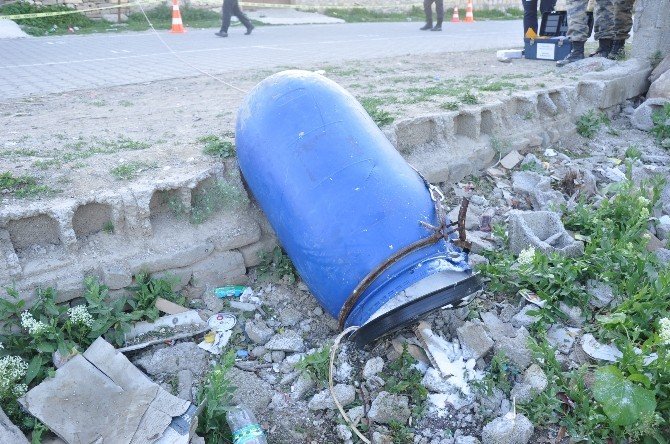 İhbar Harekete Geçirdi, Caminin Karşısında 200 Kiloluk Bomba Bulundu