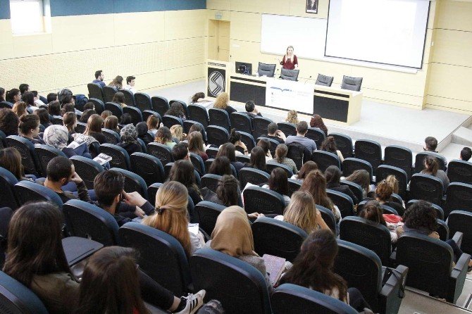 ‘Genç Çevirmenler İçin Yol Rehberi’ İsimli Söyleşi SAÜ’de Düzenlendi