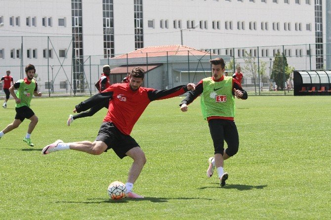 Siyah Kırmızılılar Trabzon Maçının Hazırlıklarını Sürdürüyor