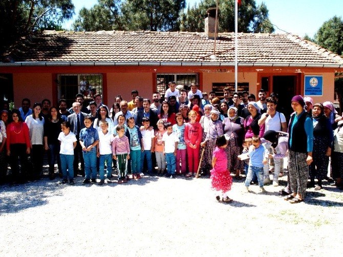 Üniversitelilerden Köy Okuluna Ziyaret