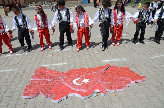 Sarıkamış 29 Eylül İlkokulunda 23 Nisan Coşkusu