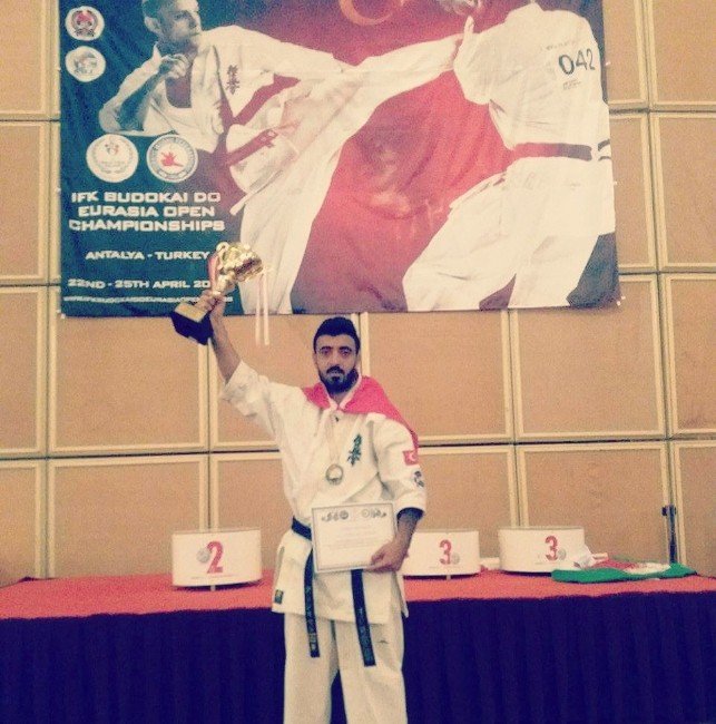 Karatenin Altın Çocuğundan Uluslararası Şampiyonluk
