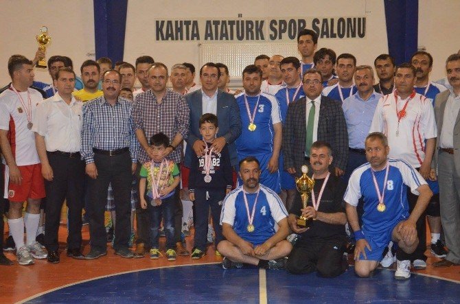 Kaymakamlık Kupasının Şampiyonu Kahta Belediyesi Voleybol Takımı Oldu