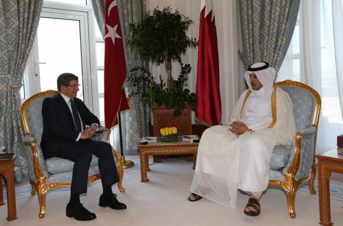 Davutoğlu, Katar Emiri ve Başbakanı ile görüştü