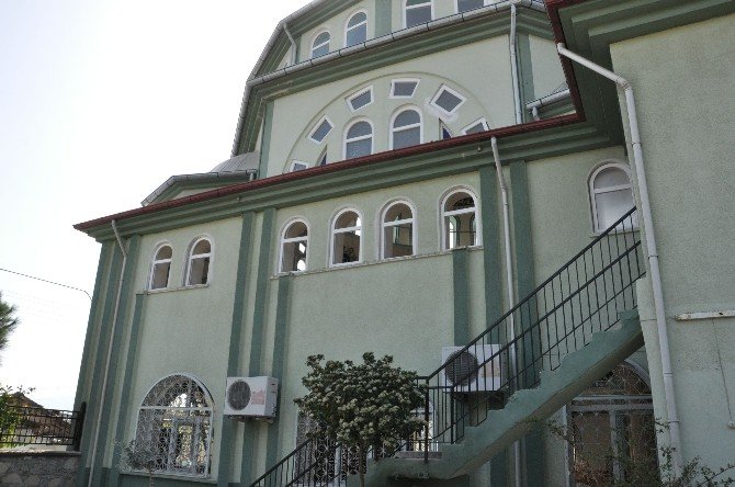 İsabeyli Çarşı Camisinin Pencereleri Yenilendi