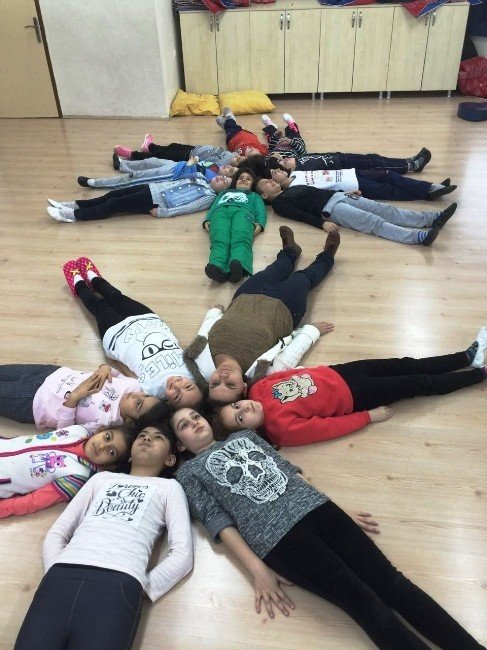 İzmit Belediyesi Drama Okulu Öğrencilerinden Tiyatro Şöleni