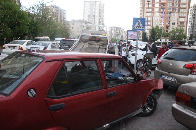 Polisten Kaçan Otomobil Kaza Yaptı