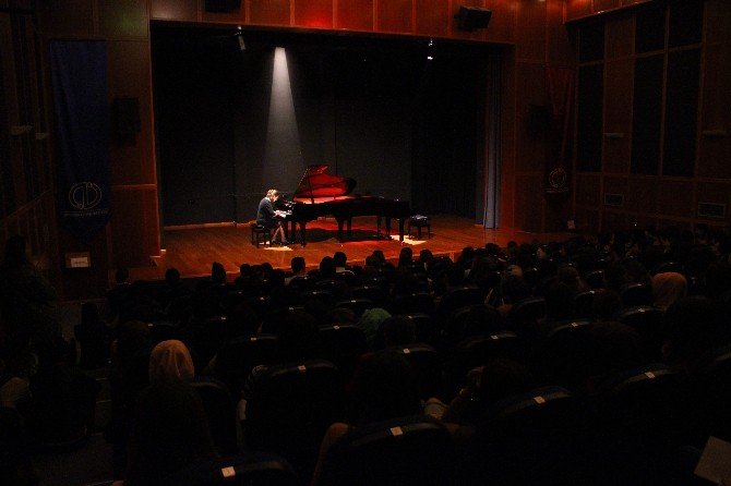 “Piyano Sınıfı Öğrencileri Konseri” Sanatseverlerle Buluştu
