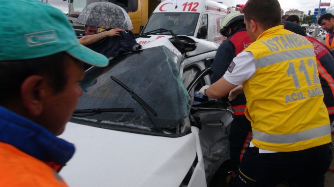 Maltepe'de minibüs kazası: 8 yaralı