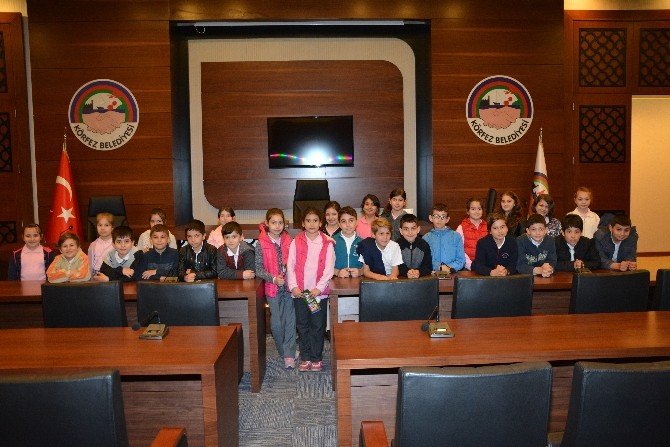 Öğrenciler Körfez Belediyesini Ziyaret Etti