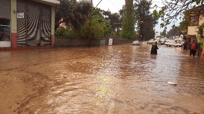 Osmaniyede Şiddetli Yağmur Hayatı Felç Etti