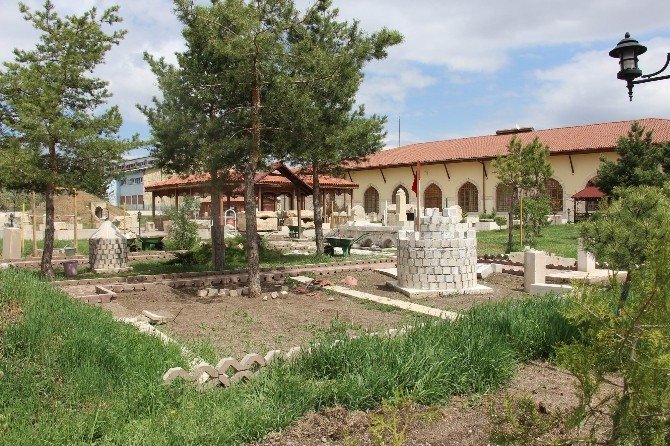 Sivas’taki Tarih Eserlerin Minyatürleri Yapılıyor