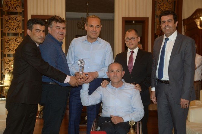 Türkiye En İyi Uygulama Ödül’ü Adana Kent Konseyi Engelli Meclisi’ne