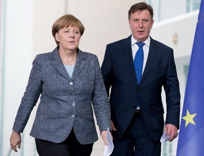 Letonya Başbakanı Kucinskis’ten İlk Resmi Ziyaret Almanya’ya
