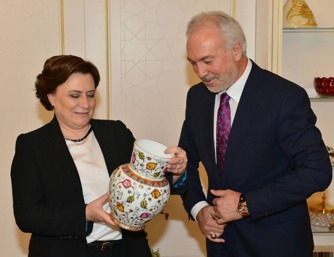 Başkan Ve Milletvekilleri Çevre Ve Şehircilik Bakanı Fatma Güldemet Sarı’yı Ziyaret Etti