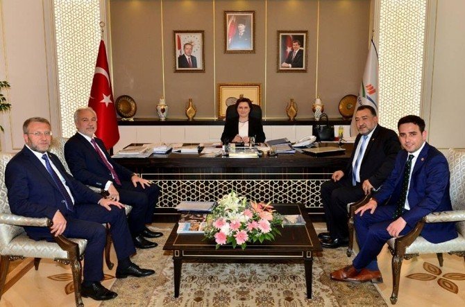 Başkan Ve Milletvekilleri Çevre Ve Şehircilik Bakanı Fatma Güldemet Sarı’yı Ziyaret Etti