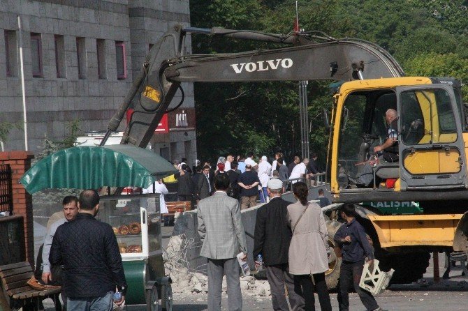 Bursa’da Hastanenin Kaçak Duvarı Yıkıldı