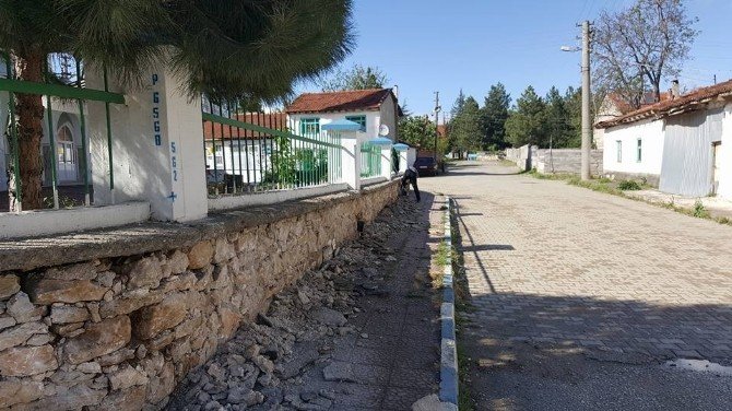 Pazaryeri Yüzbaşı Camii’inin Tahrip Olmuş İstinat Duvarları Onarılıyor