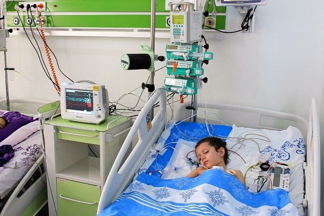 “Çocukların Kalbi Karabağ’da Atıyor” Kampanyası Cephede Doğuştan Kalp-damar Hastası Çocuklara Umut Oluyor