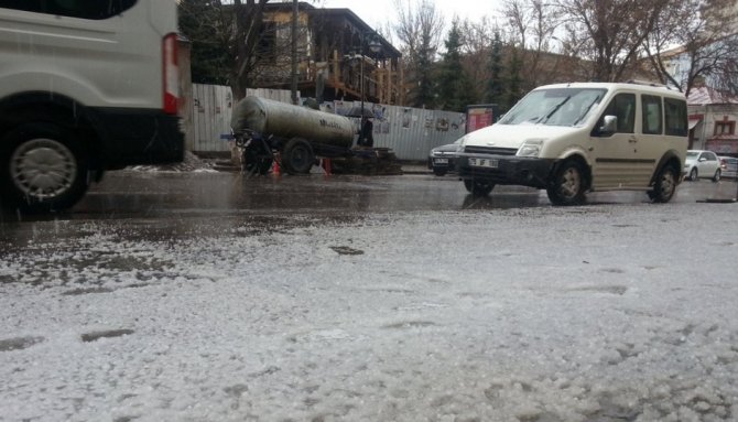 Kars'ta dolu yağışı etkili oldu
